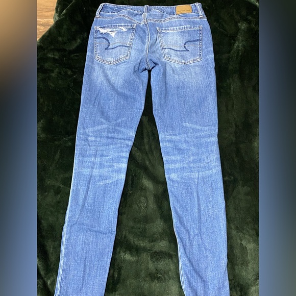 American Eagle Ripped Jeans. Size 00R - Picture 5 of 5